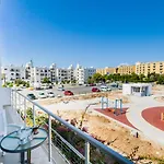Comfortable One-bedroom Near The Sea And Casino Merit Park Sel 2-6 凯里尼亚