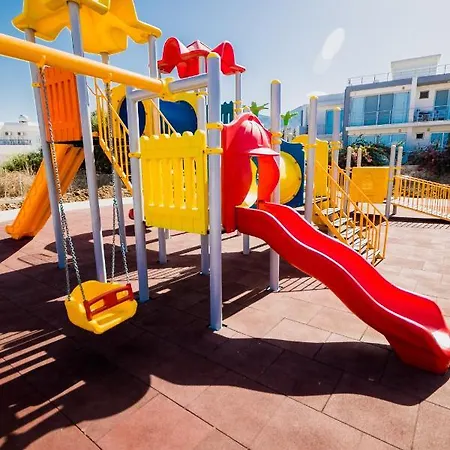 아파트 Comfortable One-bedroom Near The Sea And Casino Merit Park Sel 2-6 키레니아