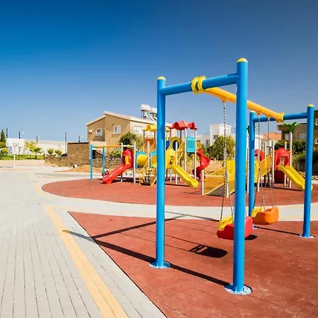 Апартаменты Comfortable One-bedroom Near The Sea And Casino Merit Park Sel 2-6