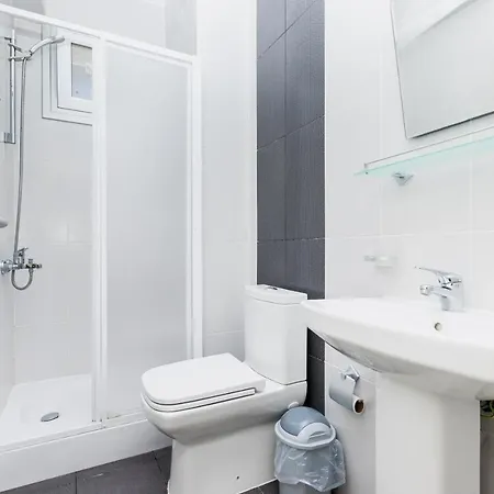 Comfortable One-bedroom Near The Sea And Casino Merit Park Sel 2-6 키레니아
