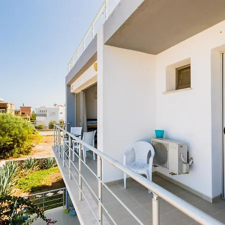 Comfortable One-bedroom Near The Sea And Casino Merit Park Sel 2-6 아파트 키레니아