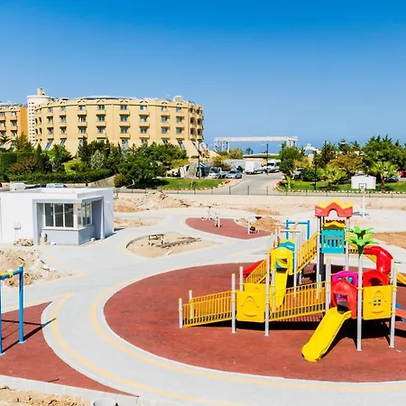 Comfortable One-bedroom Near The Sea And Casino Merit Park Sel 2-6 凯里尼亚
