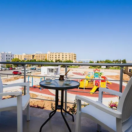 아파트 Comfortable One-bedroom Near The Sea And Casino Merit Park Sel 2-6 *