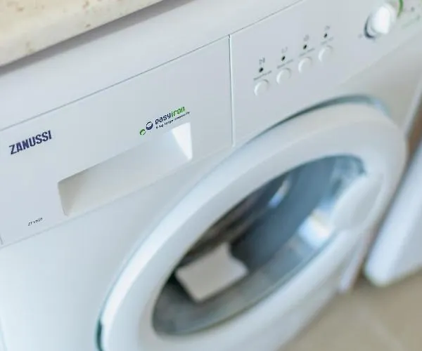 Comfortable One-bedroom Near The Sea And Casino Merit Park Sel 2-6 *