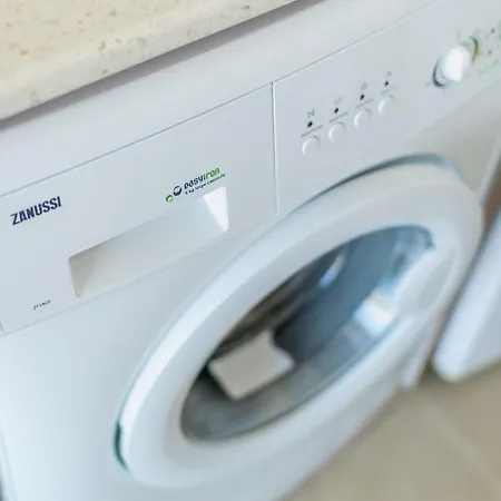 Comfortable One-bedroom Near The Sea And Casino Merit Park Sel 2-6 *