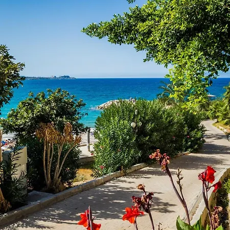 Comfortable One-bedroom Near The Sea And Casino Merit Park Sel 2-6